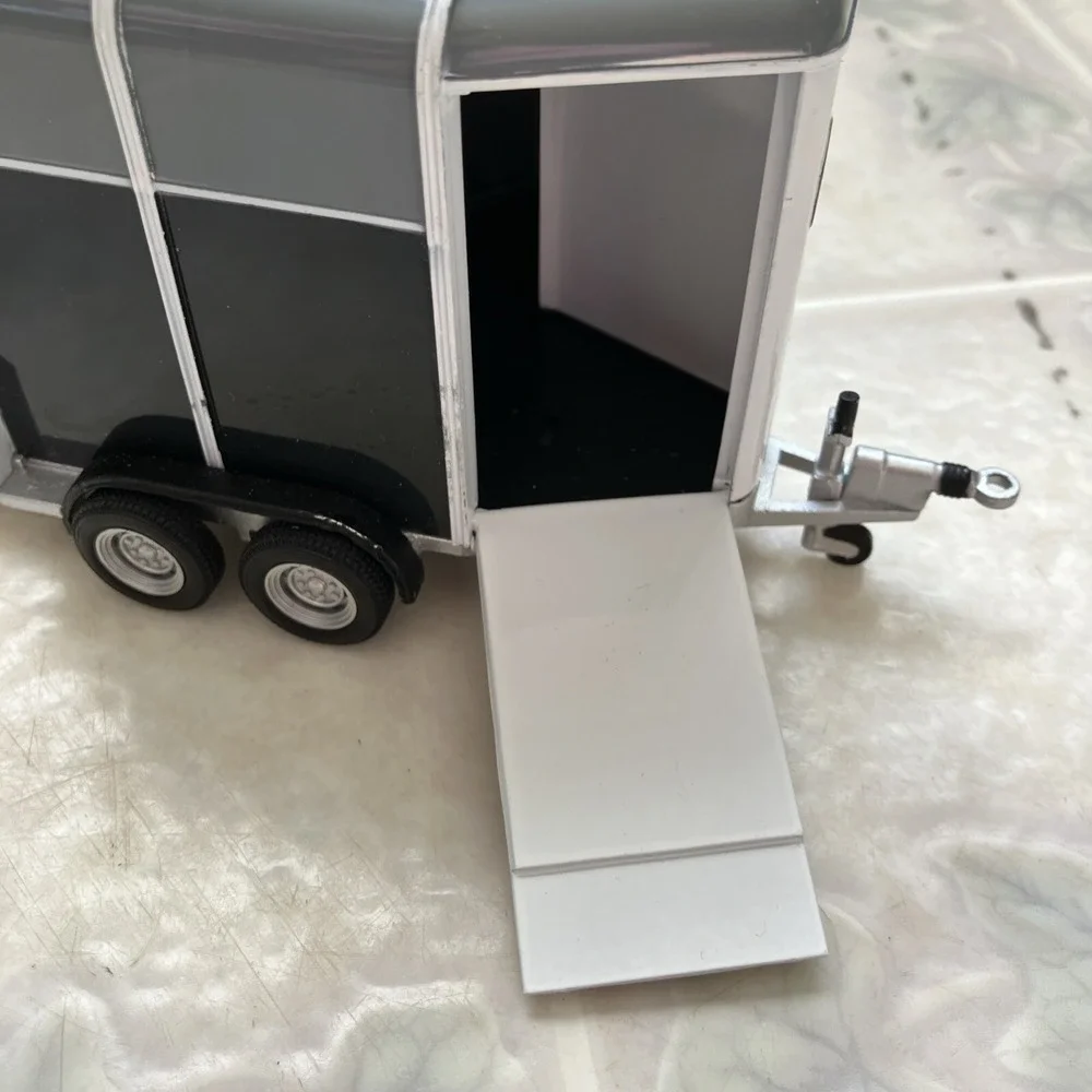 Ertl‎ Horse Livestock Trailer Britains LTD 2006 Black Grey & White 1/32 Scale